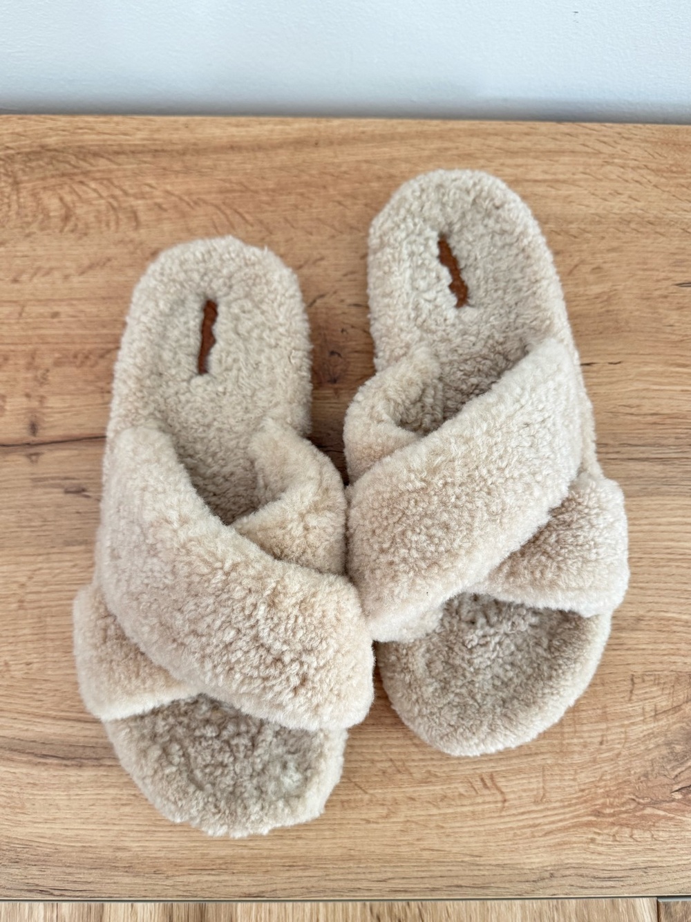 OluKai Cozy Teddy Plush Sherpa Criss Cross Platform Slide Sandals Beige Size 9